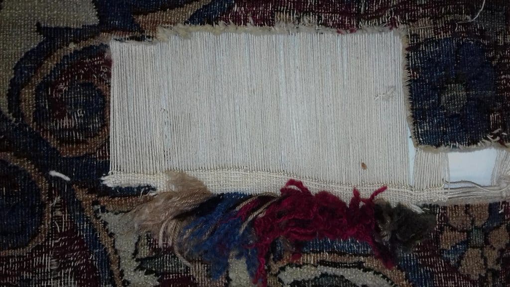 restauro buchi tappeti